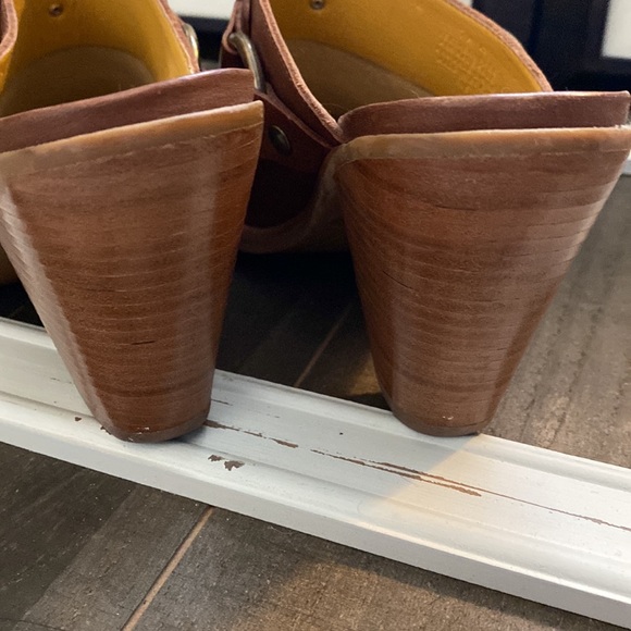 DONATED Gianni Bini size 7M brown slip-on heeled sandal. - Picture 8 of 10